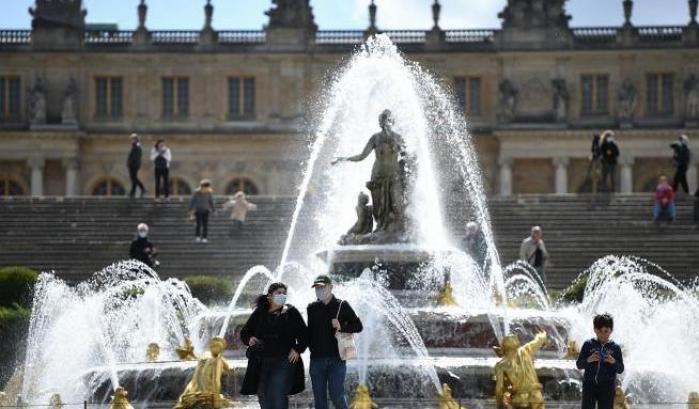 L'ondata Covid travolge la Francia: 18.129 nuovi casi e 76 morti.