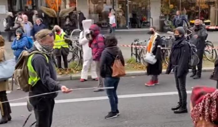 A Berlino marcia contro le misure anti-Covid: basta con la paura