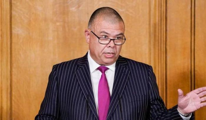 L'autorità medica britannica: "Su Covid siamo a un punto di non ritorno"