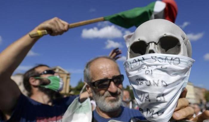 Più di un italiano su due è arrabbiato con la politica: impreparati contro la seconda ondata