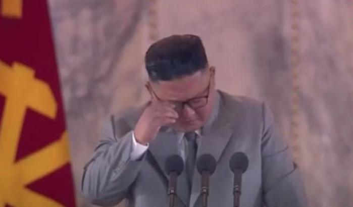 Kim Jong-un, lacrime durante un comizio: 