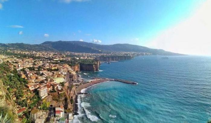 A Sorrento la situazione precipita: chiusi parchi e centri per anziani a causa del Covid