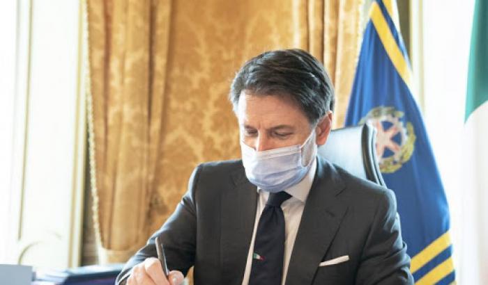 Il premier Conte: "Ci saranno nuove misure per evitare un lockdown a Natale"