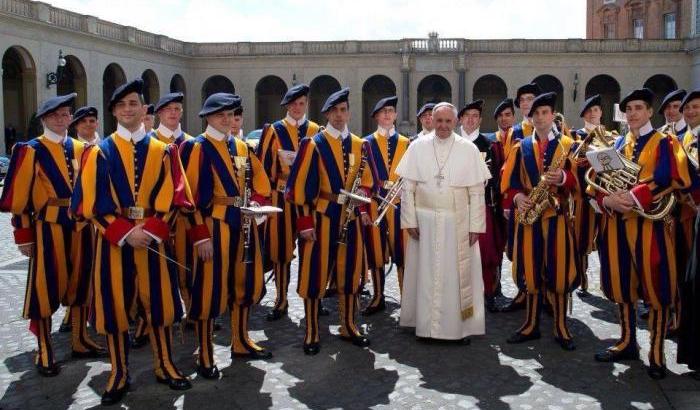 Guardie svizzere con Papa Francesco