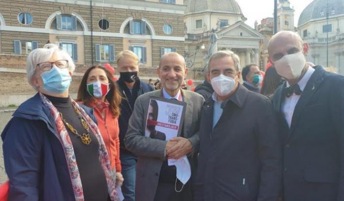 La pandemia non ferma gli omofobi: a Roma protesta contro la legge Zan e l'inesistente ideologia gender