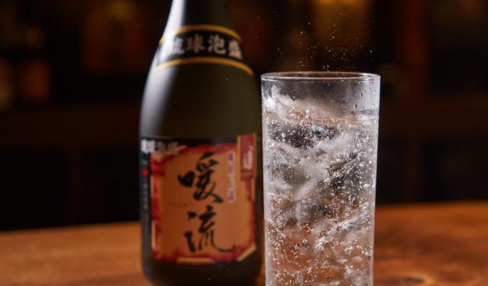 Coronavirus, il Giappone vieta l'otori, la tradizione di bere il sake dallo stesso bicchiere