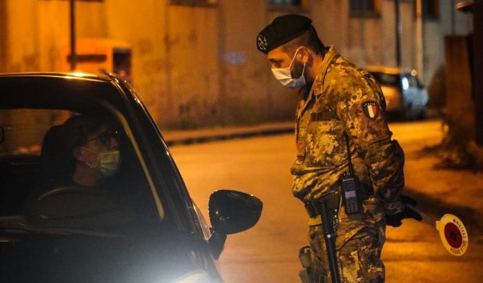 Freno ai contagi in sette giorni, o scatter&agrave; il coprifuoco alle 21 in tutta Italia