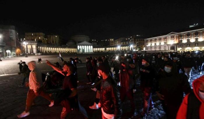 Proteste a Napoli contro le chiusure per il Covid