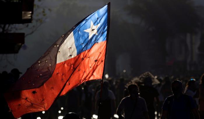 Cile, cancellata finalmente con un referendum la costituzione del boia Pinochet