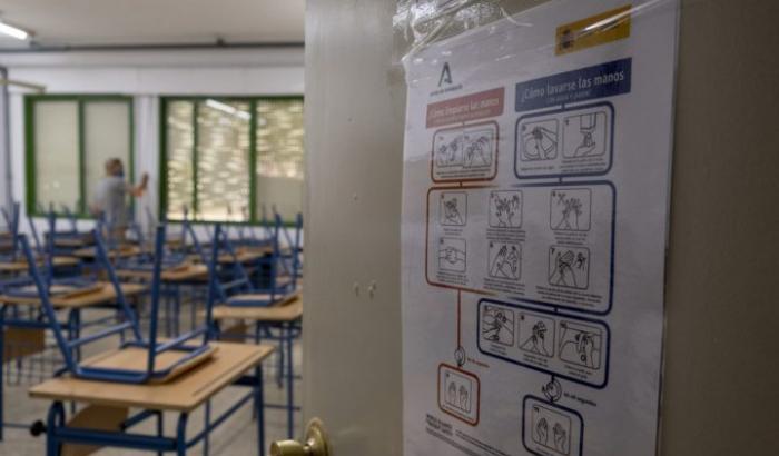 Anche la Spagna fa i conti con i contagi a scuola: chiuse quasi 10mila classi