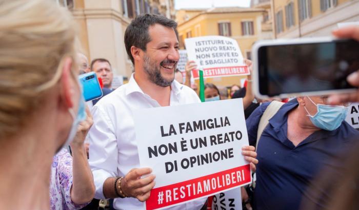 La pandemia non ferma l'omofobia di Salvini: "Legge Zan? La maggioranza vive su Marte"
