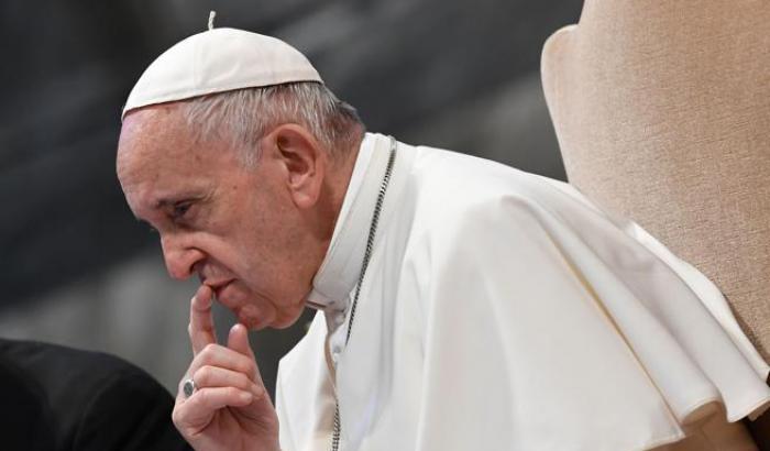 Il Vaticano ha chiesto spiegazioni a Instagram sul "mi piace" del Papa alla modella brasiliana