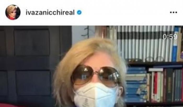 Iva Zanicchi si raccomanda di usare tutti la mascherina: "Ho il coronavirus ma non ho perso l'allegria"