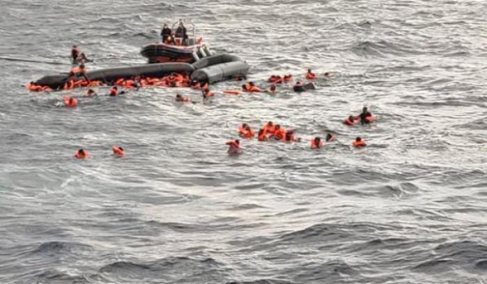 Nuovo naufragio nel Mediterraneo, cinque morti; Open Arms salva centinaia di migranti