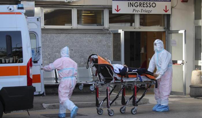 Un paziente positivo al Covid trovato morto in un bagno dell'ospedale Cardarelli