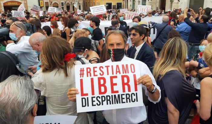 La manifestazione della Lega contro la legge che punisce l'omofobia