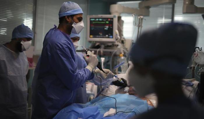 00058A2B-terapia-intensiva Terapia intensiva