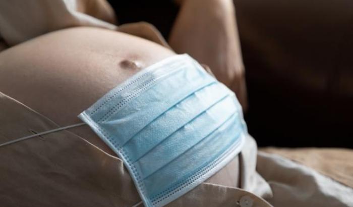 Dramma del Covid a Cagliari: una 39enne incinta al quinto mese perde il bambino, è gravissima