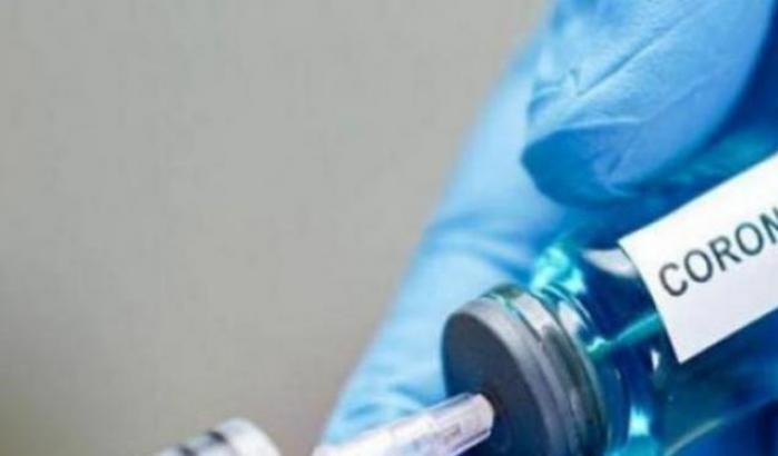 Vaccinazioni, la fondazione Einaudi avverte: "Ne occorrono 200 mila al giorno"