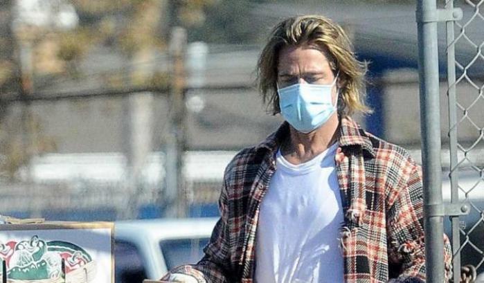 Brad Pitt cuore d'oro: distribuisce cibo ai bisognosi in tenuta anti-Covid
