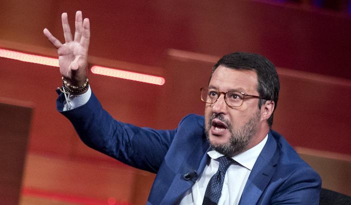 Salvini rispolvera il vittimismo: "Vado a processo a testa alta"