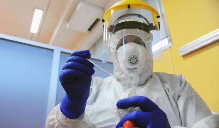 Altri 369 uccisi dal Covid: 12.074 nuovi contagiati, leggero calo dei ricoverati