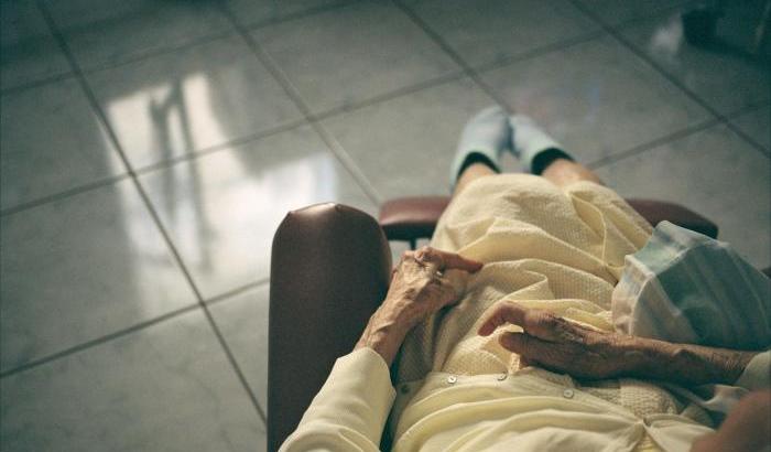 Teramo, un invalido 70enne in attesa del tampone da un mese: "Sono prigioniero in casa"