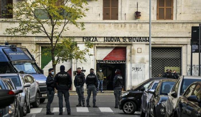 Sgomberata a Roma la sede di Forza Nuova: un nuovo colpo ai fascisti