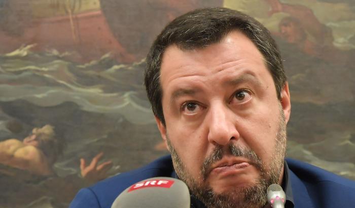 Salvini dimentica le sceneggiate della Lega e attacca: "Tra Conte e Renzi un teatrino"