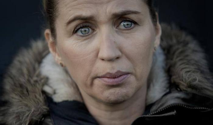 La premier danese davanti alla nazione in lacrime: "Chiedo scusa per l'abbattimento dei visoni"