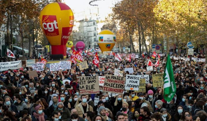 00058C50-corteo-a-parigi Corteo a Parigi