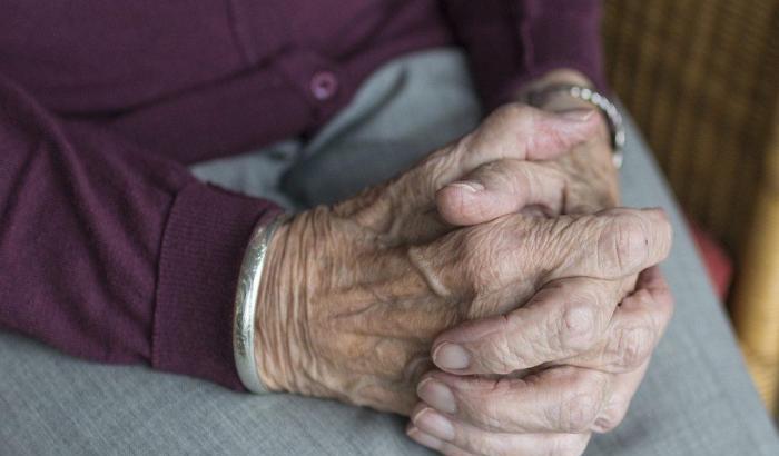 Altri 467 morti per Covid ma calano (leggermente) i ricoveri negli ospedali