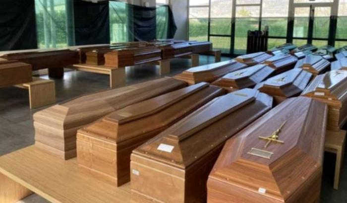 L'allarme delle agenzie funebri: "Troppi morti, i crematori non bastano per tutti"