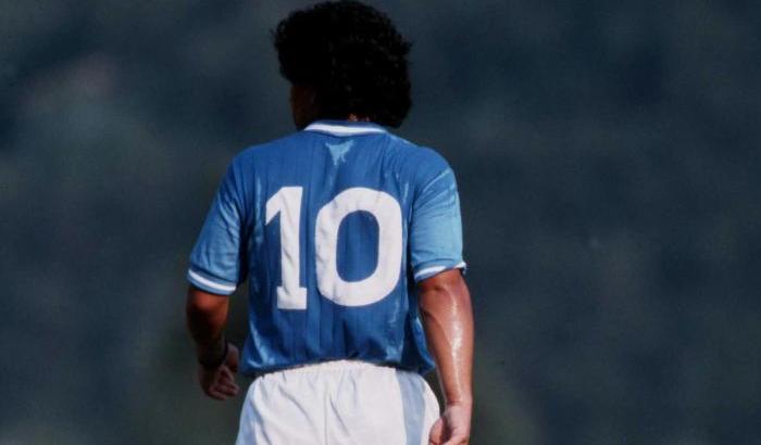 Maradona, l'amico fragile che qualcuno vuole santo subito