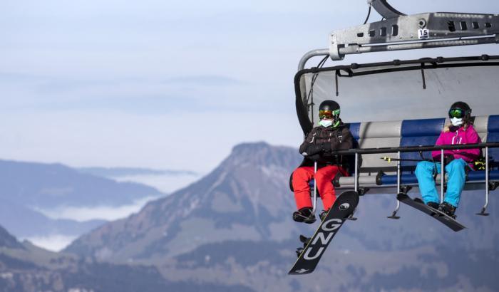 La destra irresponsabile non solo in Italia: in Svizzera chiede nessuna limitazione per le piste da sci