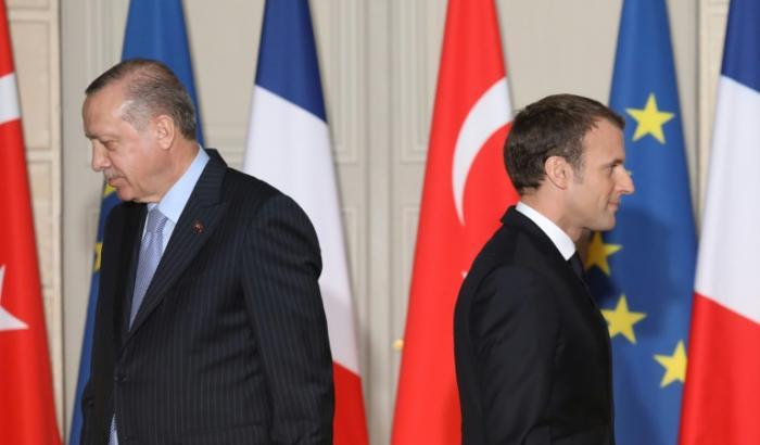 Le minacce di Erdogan a Macron: "È un guaio, la Francia deve liberarsene"