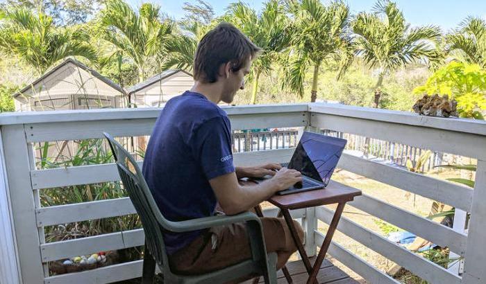 Le Hawaii offrono voli gratis ai lavoratori in smart working perché si trafseriscano nelle isole