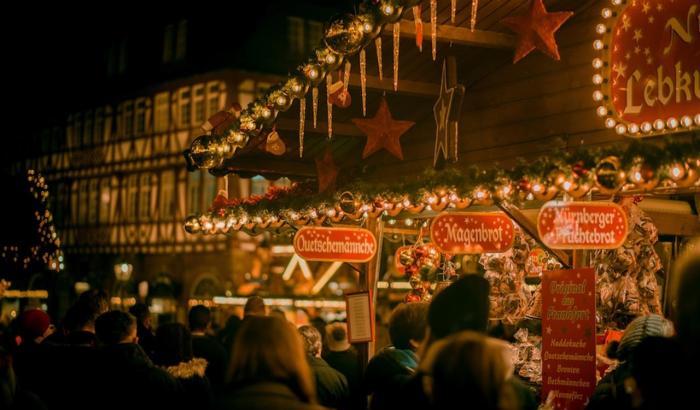 Oltre 200 irresponsabili si radunano in Germania alla "Passeggiata del vin brulé": fermati dalla polizia