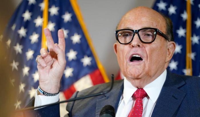 Rudy Giuliani finisce sotto inchiesta per i rapporti con l'Ucraina