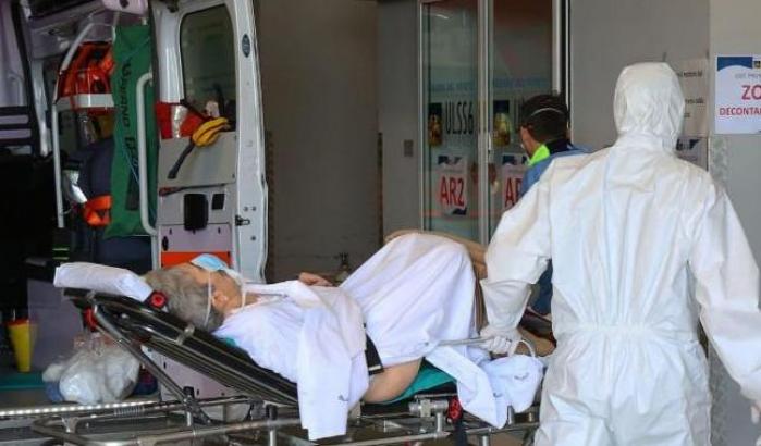Sono 299 gli italiani morti per Covid e aumentano i ricoveri in terapia intensiva
