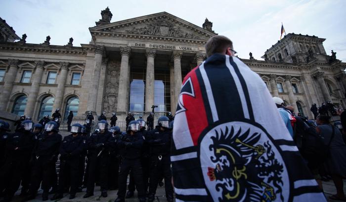 In Germania vietata una manifestazione negazionista: salute prevalente sulla libertà di riunione