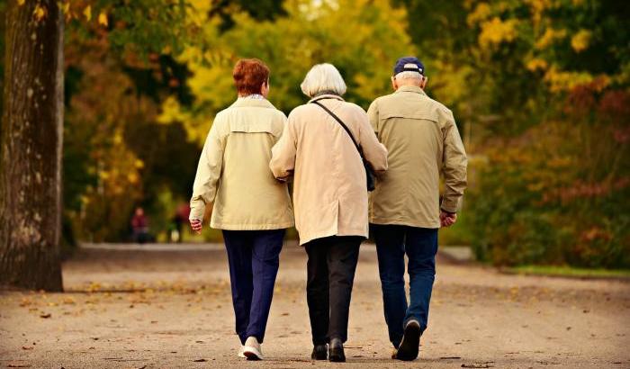 L'Italia &egrave; sempre pi&ugrave; vecchia: si alza l'et&agrave; media, per ogni bambino cinque anziani