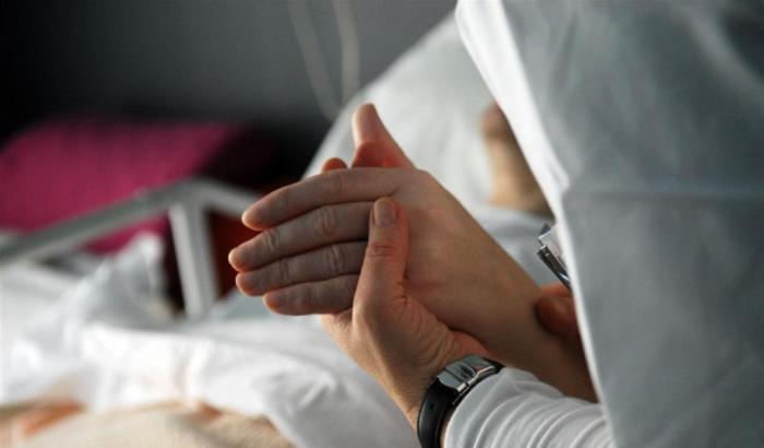 La Cei insiste contro l'eutanasia: "Non c'è un diritto a morire" (quindi c'è un dovere a soffrire?)