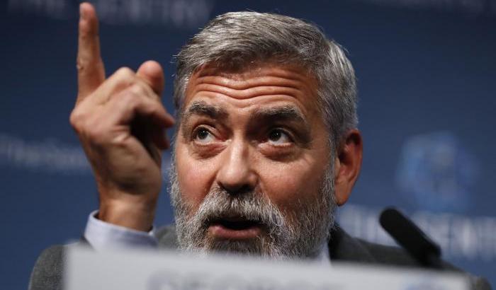 George Clooney sull'arrivo di Biden: "Mai più bambini in gabbia separati dai genitori"