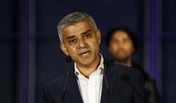 Il sindaco di Londra critica Johnson: "Gente disorientata per le misure cambiate all'ultimo"