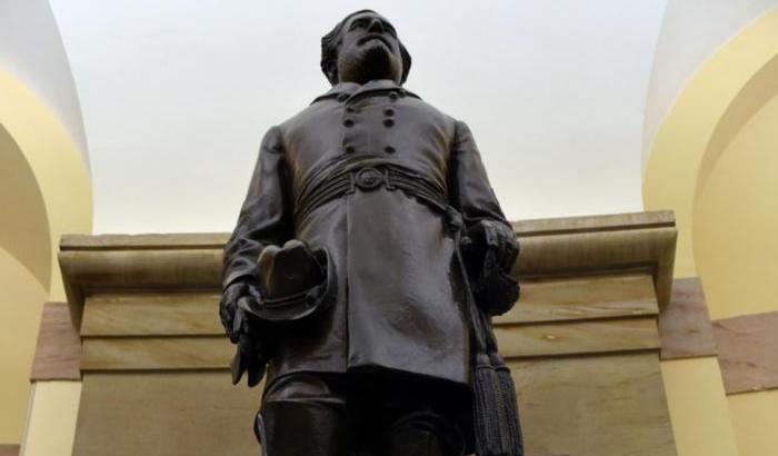 La statua del confederato Lee rimossa dal Campidoglio: al suo posto un'attivista dei diritti civili