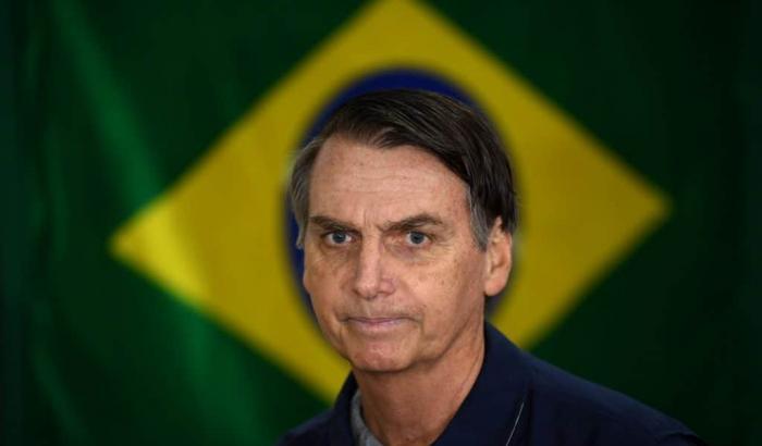 Il fascista Bolsonaro si supera: grazia gli agenti che hanno ucciso in servizio
