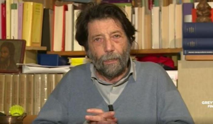 Cacciari definisce 'barzellette' le norme sul Natale e Galli lo riprende: "Così crea confusione"