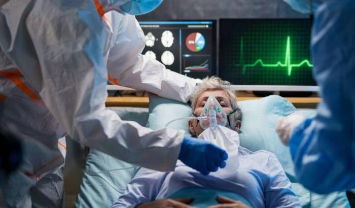 L'Italia sfiora i 70 mila morti per Covid: Il tasso di positività crolla all'8%