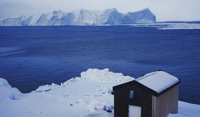 Il Covid cancella il turismo e c'è un italiano in Groenlandia costretto a mangiare cibo scaduto